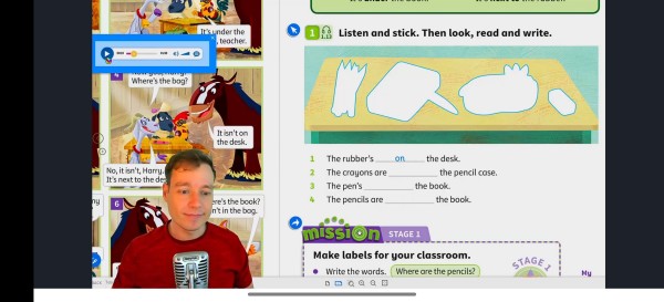 孩子在家使用APP学习英语